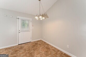 5348 Kirk Dr in Atlanta, GA - Foto de edificio - Building Photo