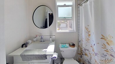 5064 Alumni Pl in San Diego, CA - Building Photo - Building Photo