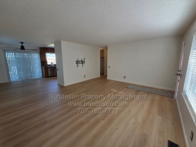 8545 Liman Way in Rohnert Park, CA - Building Photo - Building Photo