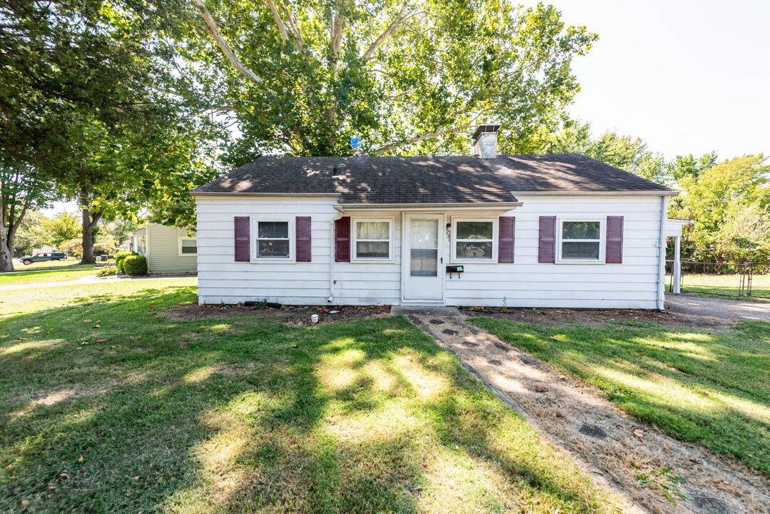 1300 Maiden Ln in Belleville, IL - Foto de edificio