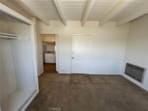 2102 S Pacific Ave in Los Angeles, CA - Building Photo - Building Photo