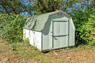 1621 N Hillcrest Ave in Springfield, MO - Building Photo - Building Photo