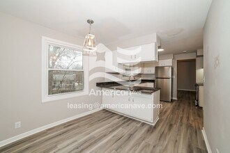 6619 N Greenmont Rd in Peoria, IL - Foto de edificio - Building Photo