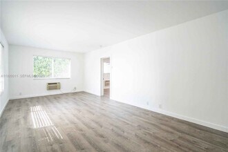 1750 S Treasure Dr in North Bay Village, FL - Building Photo - Building Photo