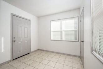 723 Glen Rhea Dr in Lake Dallas, TX - Building Photo - Building Photo