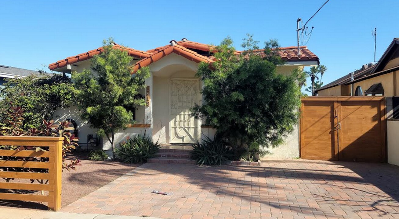 2916 S Kerckhoff Ave in Los Angeles, CA - Building Photo