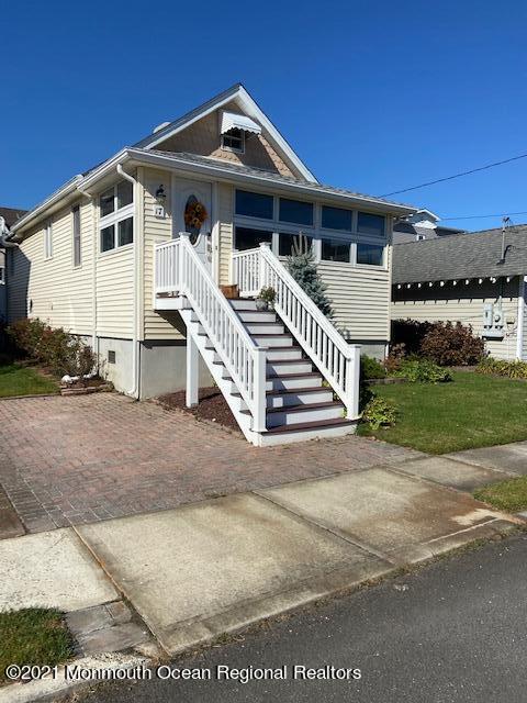 17 Sims Ave in Manasquan, NJ - Building Photo