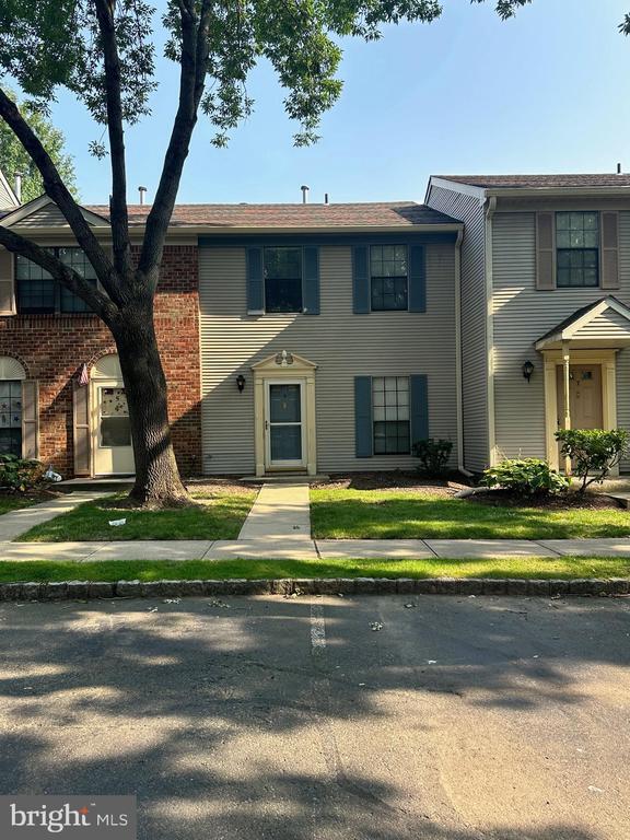 property at 6 Wosniak Ct