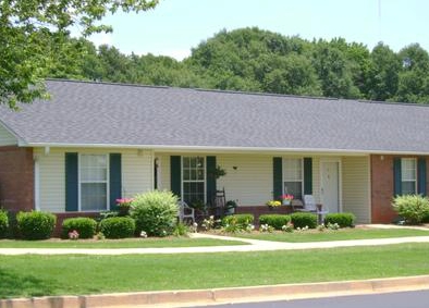 Crestview Manor in Royston, GA - Building Photo