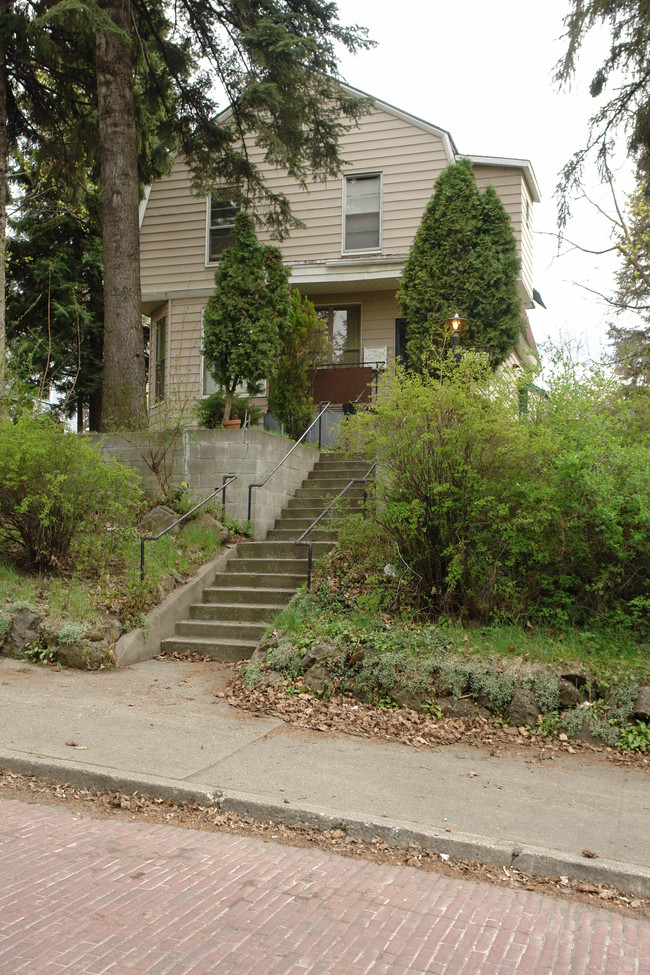 1425 W 6th Ave in Spokane, WA - Foto de edificio - Building Photo