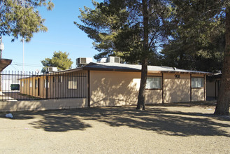 La Esperanza Apartments in North Las Vegas, NV - Building Photo - Building Photo