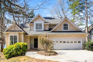 671 Woodstone Rd in Lithonia, GA - Building Photo