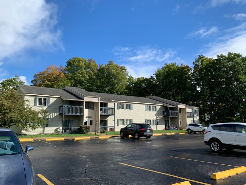 SPRING HARBOR APARTMENTS in Boyne City, MI - Building Photo