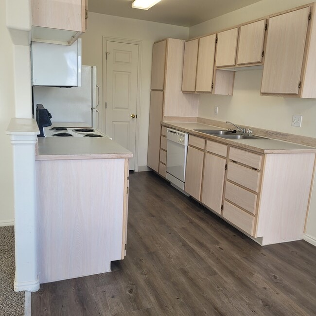 property at 451 N 7th E