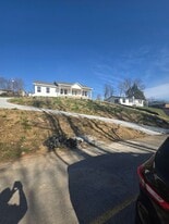 324 Wilson Hurst St in Tazewell, TN - Building Photo