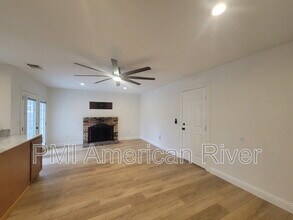 4475 Silverton Way in Sacramento, CA - Building Photo - Building Photo