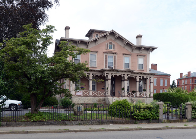 Elizabeth's Rooming House in New Bedford, MA - Building Photo - Building Photo