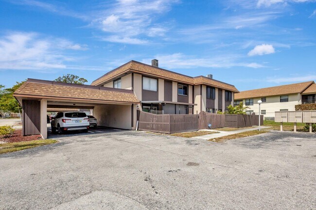 2110 Sherwood Forest Blvd in West Palm Beach, FL - Building Photo - Building Photo