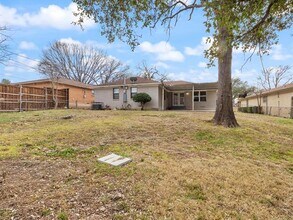 2345 Dorrington Dr in Dallas, TX - Building Photo - Building Photo