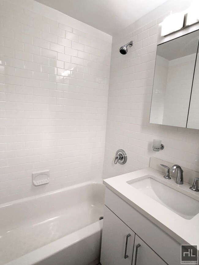 WEST 73 STREET in New York, NY - Building Photo - Building Photo