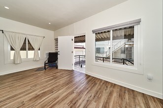 939 South Wilton Place in Los Angeles, CA - Building Photo - Interior Photo