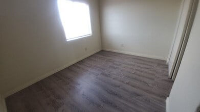 445 E Hamilton Ave, Unit 2 in El Centro, CA - Foto de edificio - Building Photo