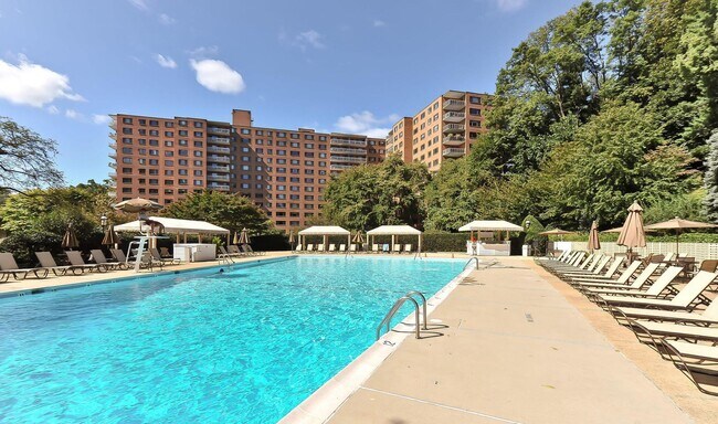 4201 Cathedral Ave NW, Unit 1019W in Washington, DC - Building Photo - Building Photo