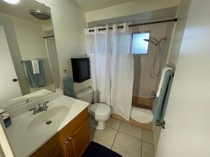 5908 Stockdale Hwy in Bakersfield, CA - Building Photo - Building Photo