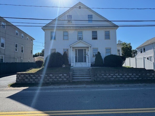 61 Plain St in Taunton, MA - Building Photo