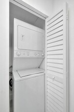 4964 NW 48th Way in Tamarac, FL - Foto de edificio - Building Photo