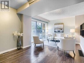 70-70 Castlebury Crescent in Toronto, ON - Building Photo - Building Photo