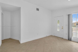 8811 NW 112th Terrace in Hialeah Gardens, FL - Building Photo - Building Photo