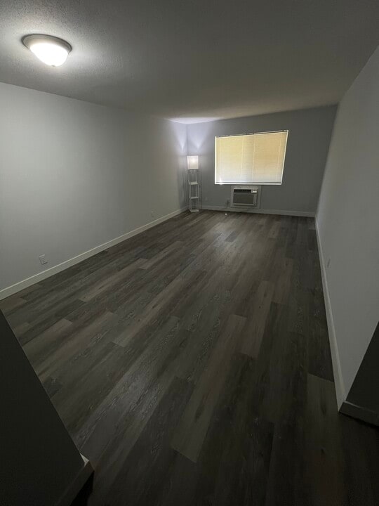 1350 E Sample Rd, Unit 110 in Pompano Beach, FL - Foto de edificio