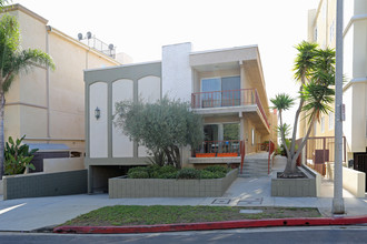 11830 Dorothy St in Los Angeles, CA - Building Photo - Building Photo