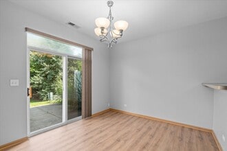 484 Majestic Ln in Oswego, IL - Building Photo - Building Photo