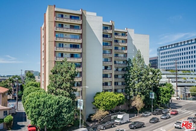 property at 321 S San Vicente Blvd