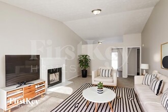 3961 Bonn Dr, Unit G14 in Indianapolis, IN - Foto de edificio - Building Photo