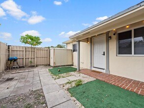 6161 SW 44th St in Davie, FL - Building Photo - Building Photo