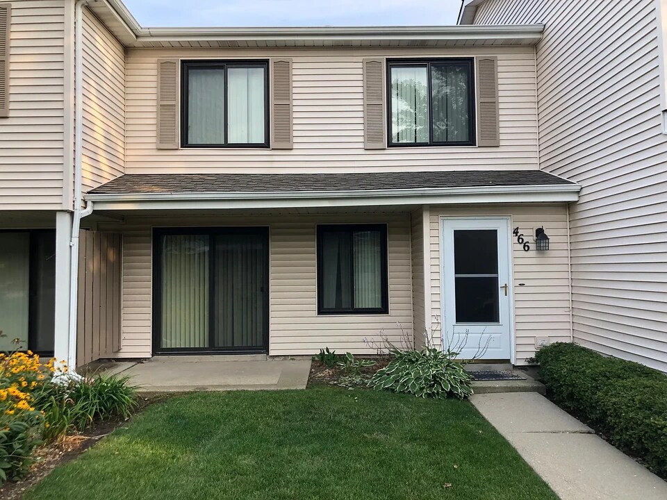 466 Buchanan Ct in Vernon Hills, IL - Foto de edificio