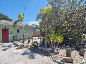1806 57th St S in Gulfport, FL - Building Photo