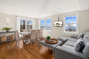 8 Hale St in Rockport, MA - Building Photo