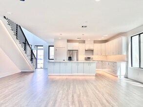 2011 E Turney Ave in Phoenix, AZ - Building Photo - Building Photo