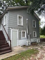 211 E Brooks St in Kingstree, SC - Building Photo