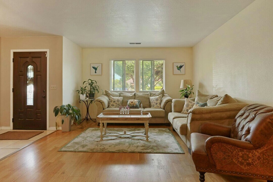 3616 Wood Duck Cir in Stockton, CA - Foto de edificio