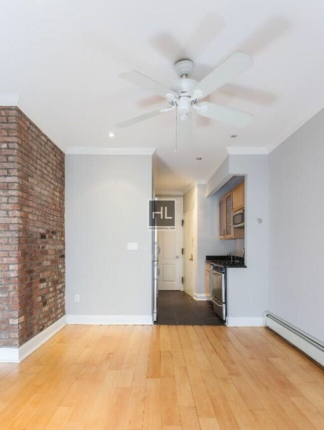 Avenue B in New York, NY - Building Photo - Building Photo