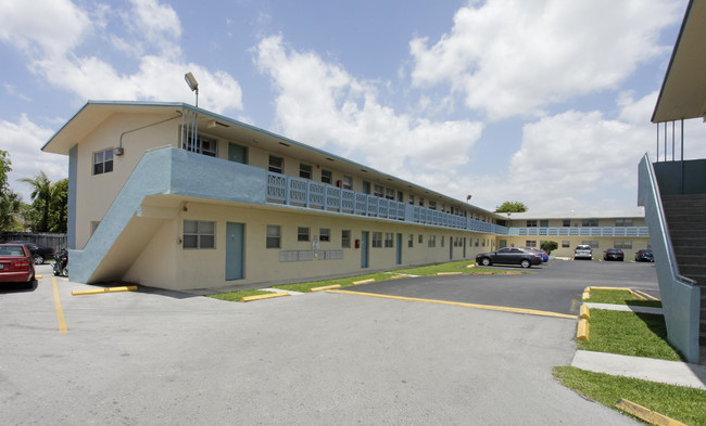 Concord Garden Apartments in Miami, FL - Foto de edificio - Building Photo