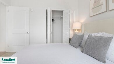 5256 International Dr, Unit 137 in Orlando, FL - Building Photo - Building Photo