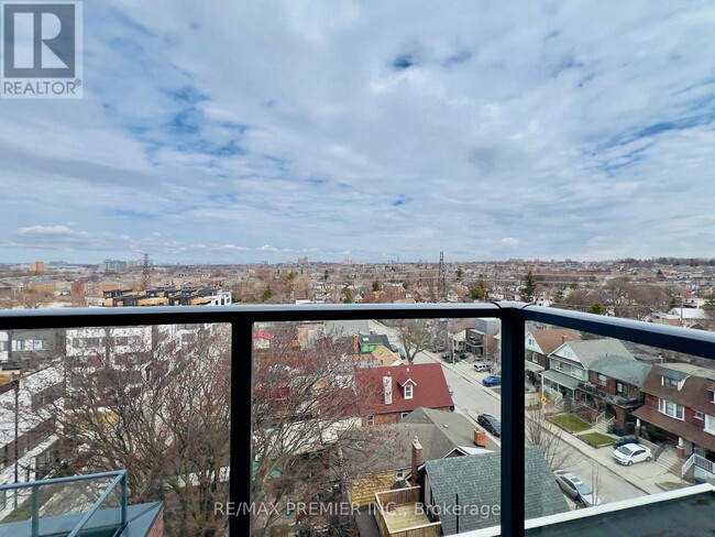 705-1808 ST CLAIR Ave