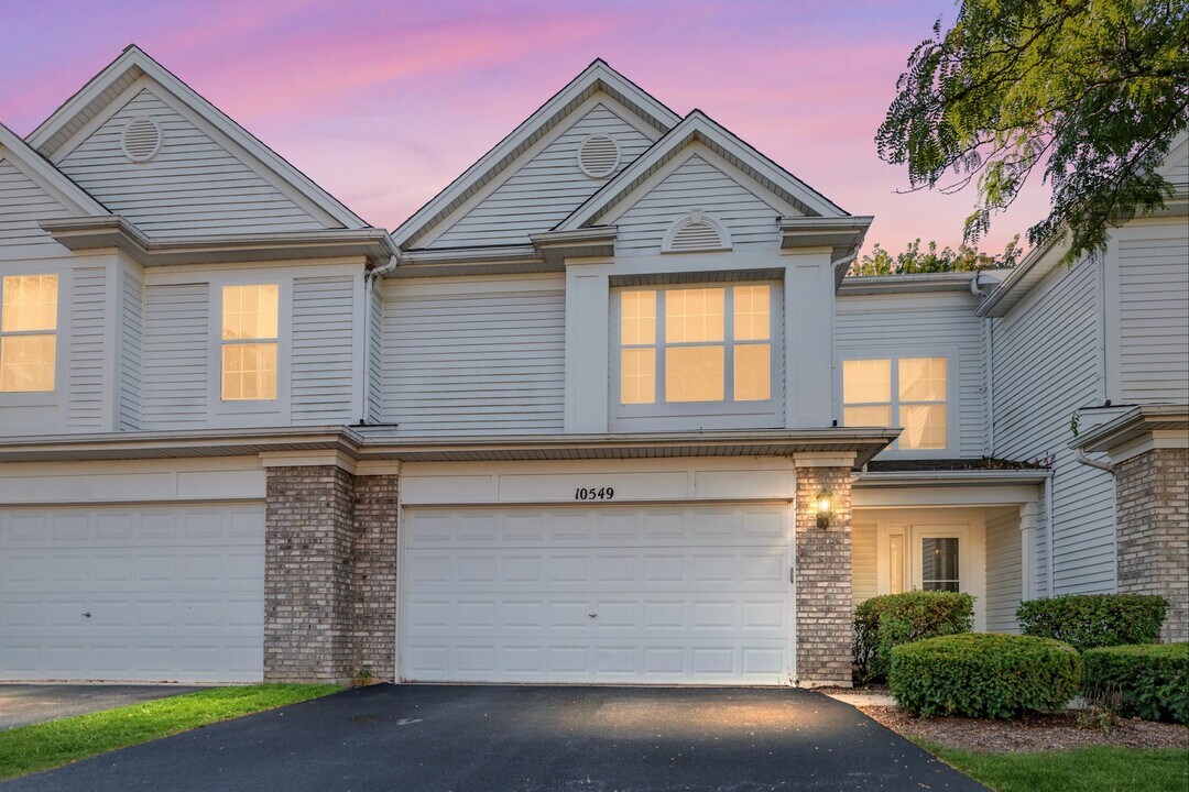 10549 Wakefield Ln in Huntley, IL - Building Photo