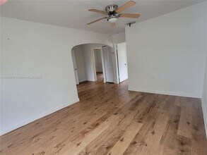 3433 SW 12th St in Miami, FL - Foto de edificio - Building Photo